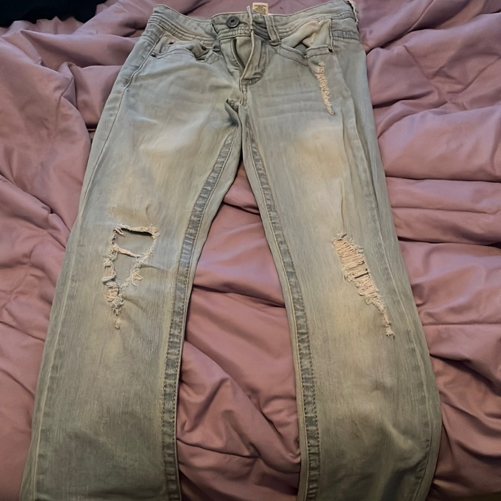 Light wash, low rise Mudd jeans